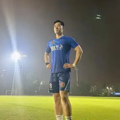 周翔英